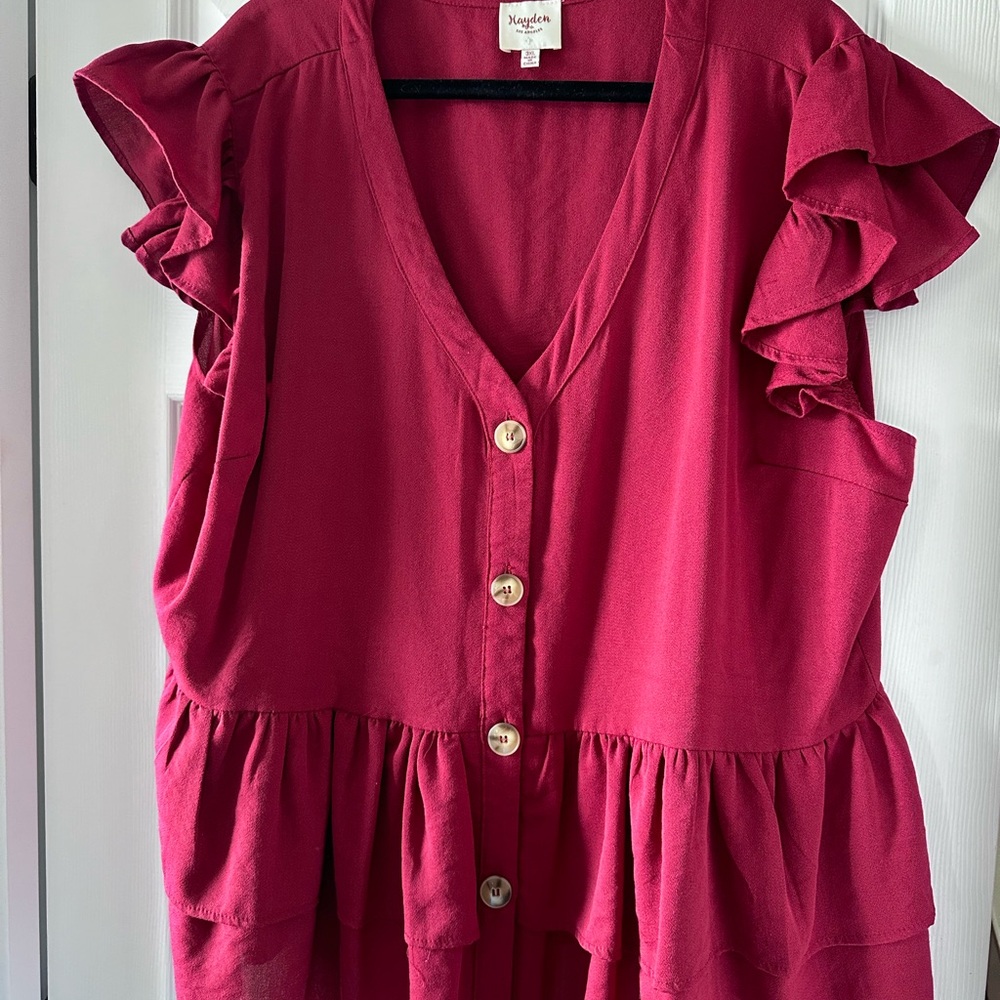 Women’s flutter sleeve top